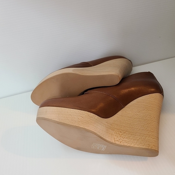 $650 Woman by Common Projects lace up Platform Lea - Picture 2 of 11